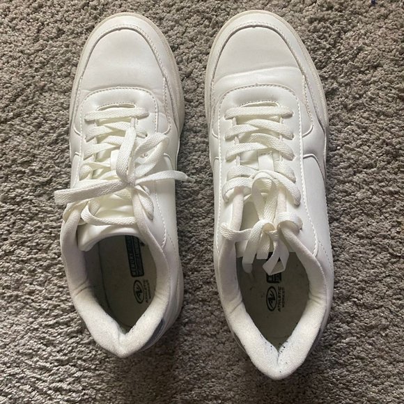 White Women's Sneaker Style Shoes. Size 10. - Picture 1 of 2